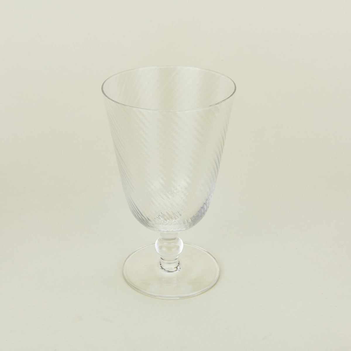 Detailed view of Optic goblet in clear